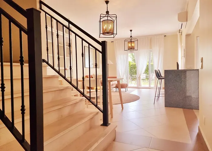 Hébergement de vacances De Tavira O Pomar Gorgeous 3 Times En-suite Townhouse *