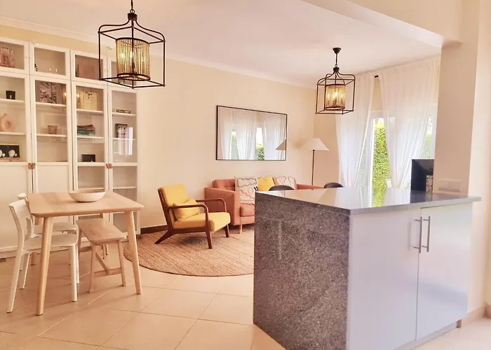 Hébergement de vacances De Tavira O Pomar Gorgeous 3 Times En-suite Townhouse *