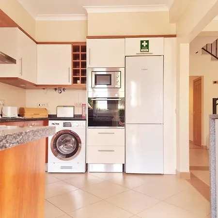 De Tavira O Pomar Gorgeous 3 Times En-suite Townhouse بيت للعطل